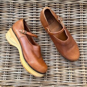 Frye Vintage Women’s Clogs Mary Jane’s Size 8.5 B Brown Wooden Heel Hippie